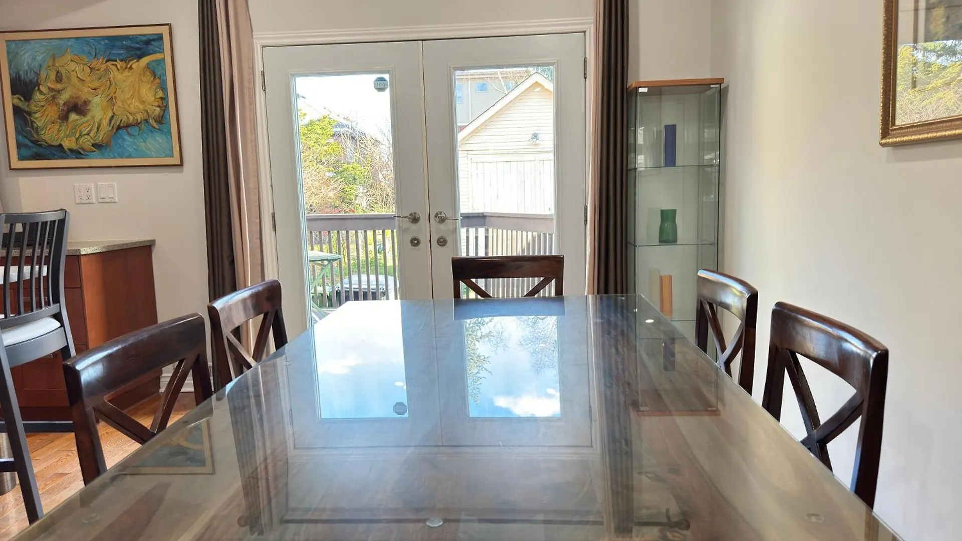 3 Bdr Home And Bsmt With Parking In Swansea High Park Toronto Villa