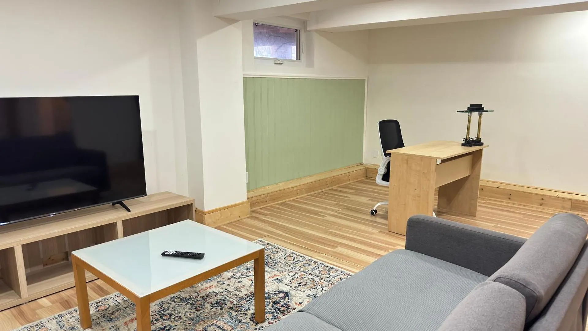 Villa 3 Bdr Home And Bsmt With Parking In Swansea High Park Toronto Canada