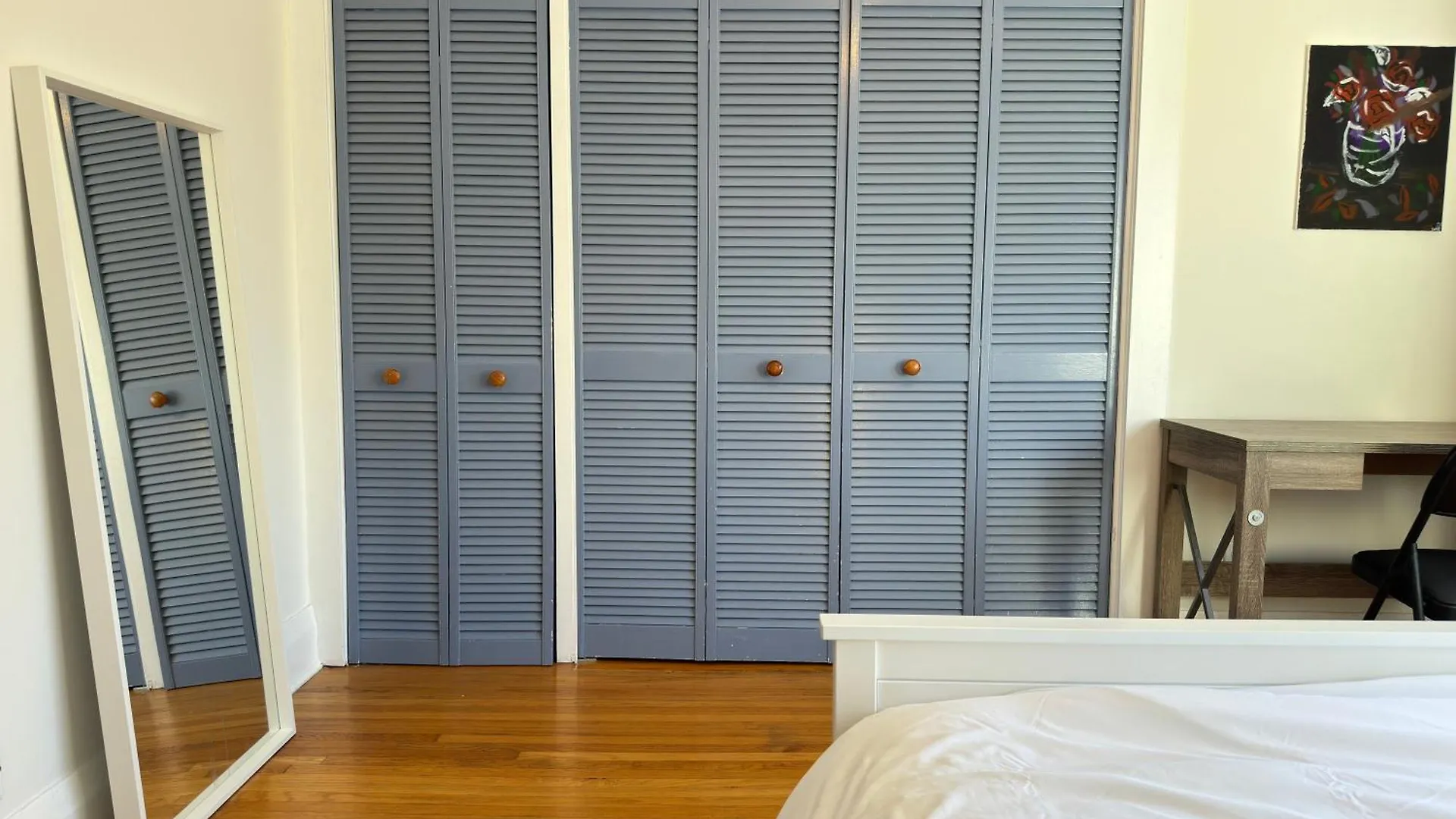 3 Bdr Home And Bsmt With Parking In Swansea High Park Toronto Villa