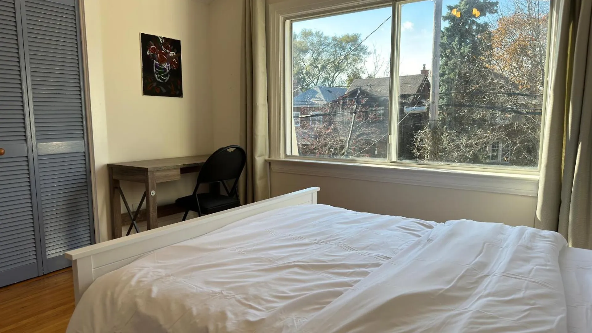 3 Bdr Home And Bsmt With Parking In Swansea High Park Toronto 0*,