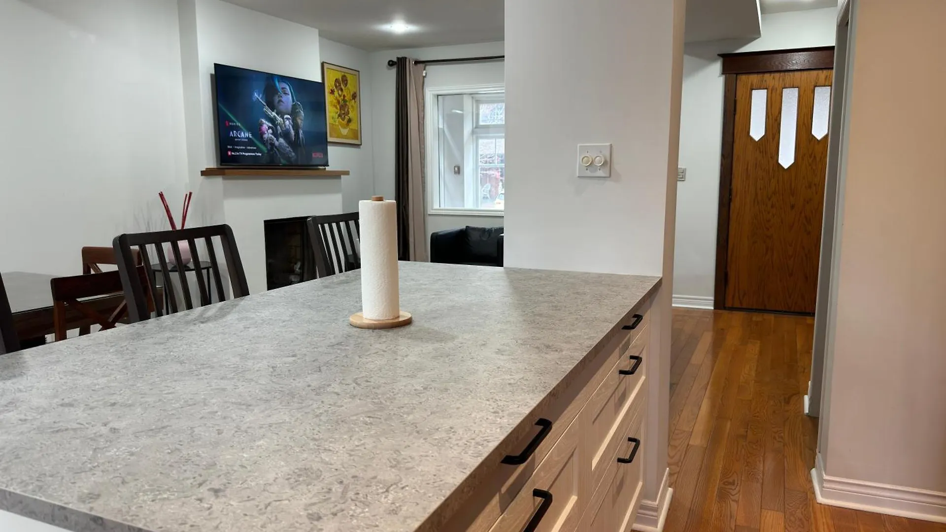 3 Bdr Home And Bsmt With Parking In Swansea High Park Toronto 0*,  Canada