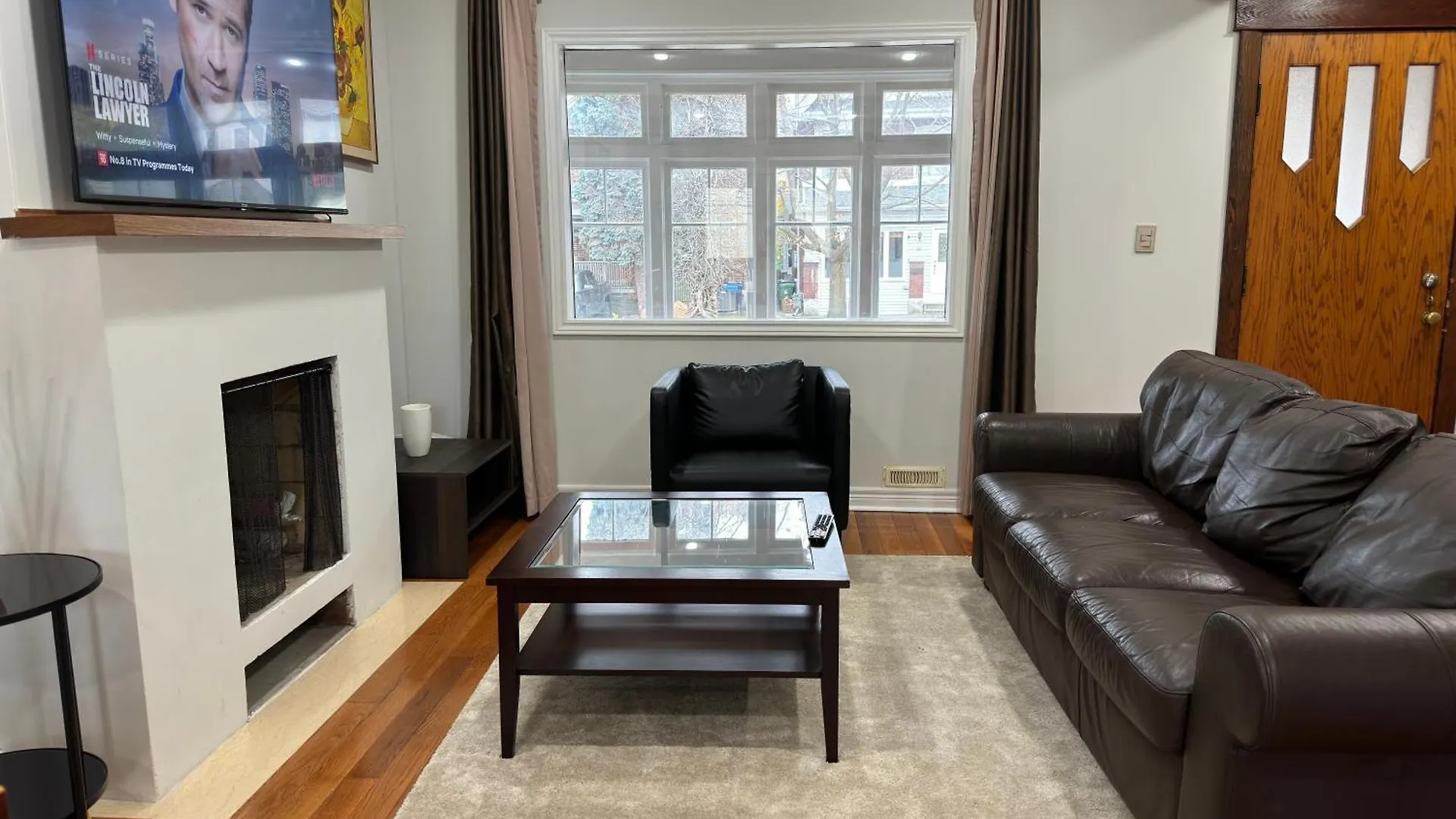 3 Bdr Home And Bsmt With Parking In Swansea High Park Toronto Canada