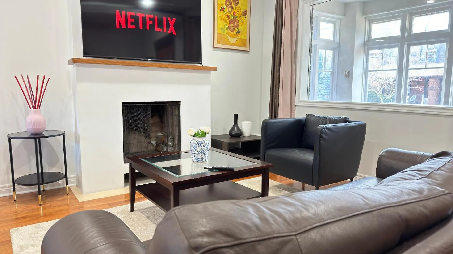 3 Bdr Home And Bsmt With Parking In Swansea High Park Toronto