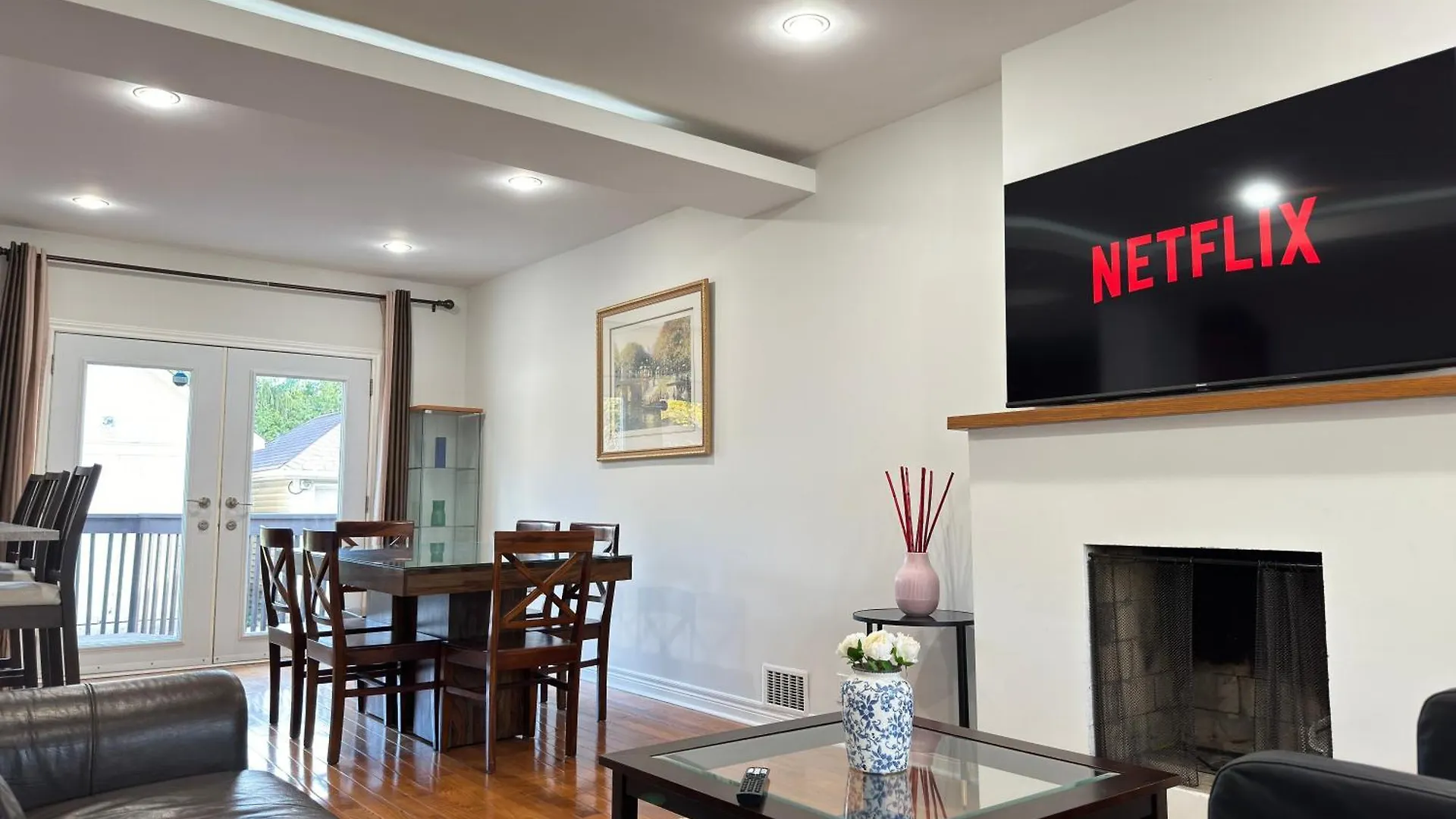 3 Bdr Home And Bsmt With Parking In Swansea High Park Toronto